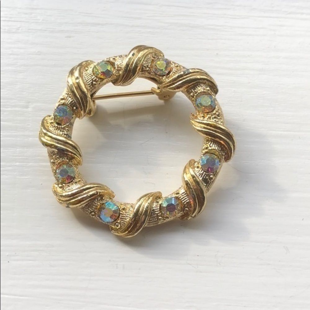 Vintage Aurora Borealis Rhinestone Gold Brooch